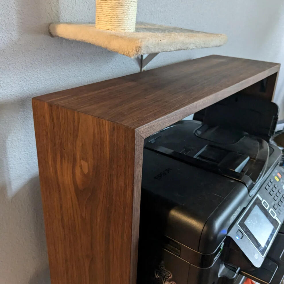 Walnut shelf with waterfall grain